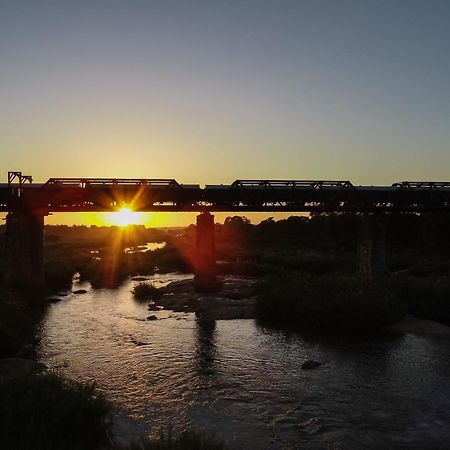 Kruger Shalati - Train On The Bridge & Garden Suites Skukuza Bagian luar foto