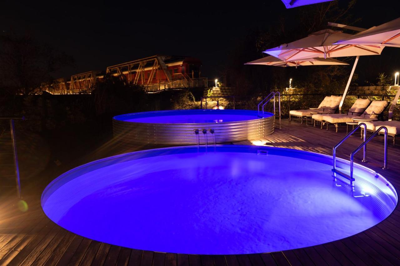 Kruger Shalati - Train On The Bridge & Garden Suites Skukuza Bagian luar foto