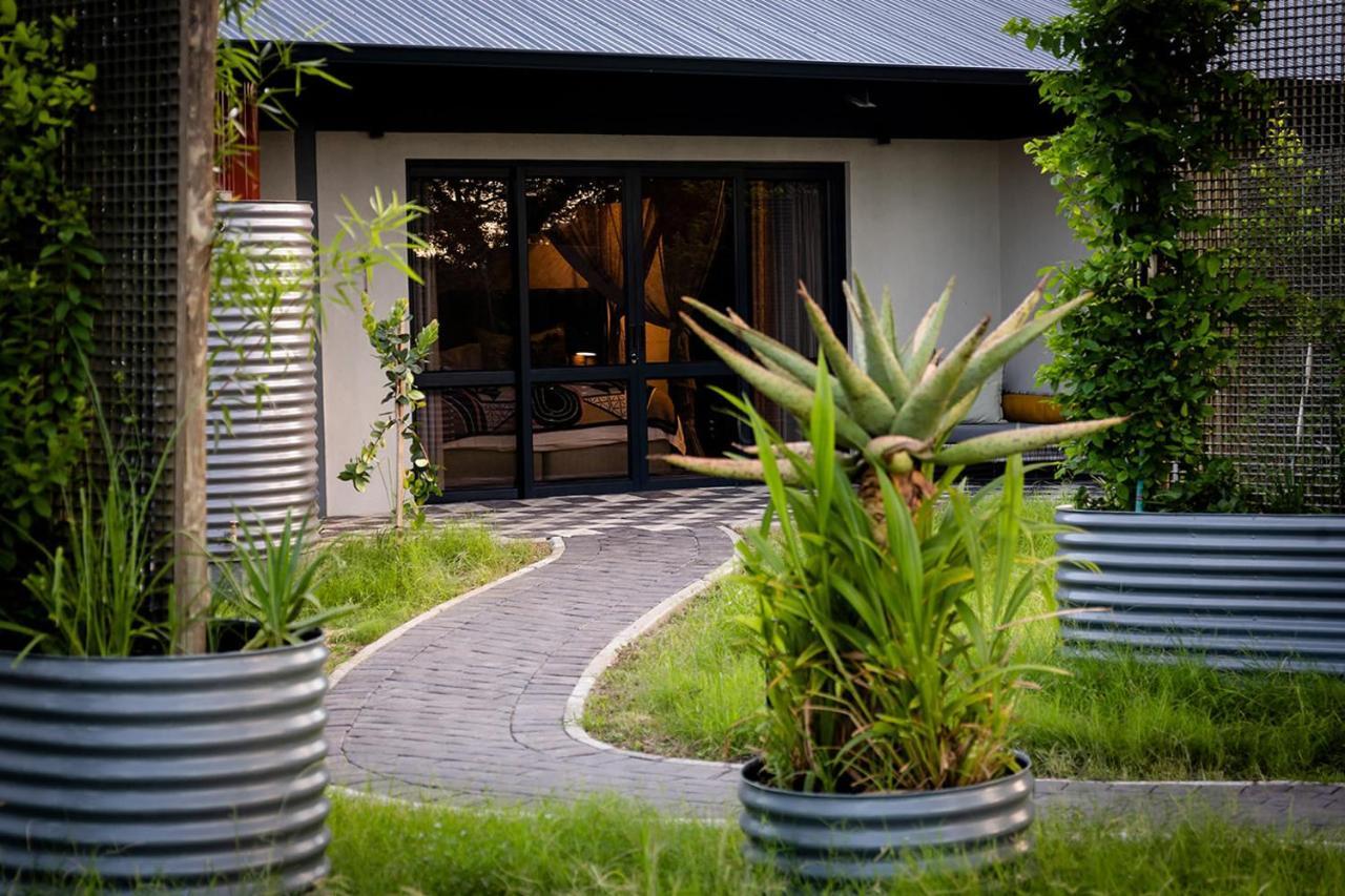 Kruger Shalati - Train On The Bridge & Garden Suites Skukuza Bagian luar foto