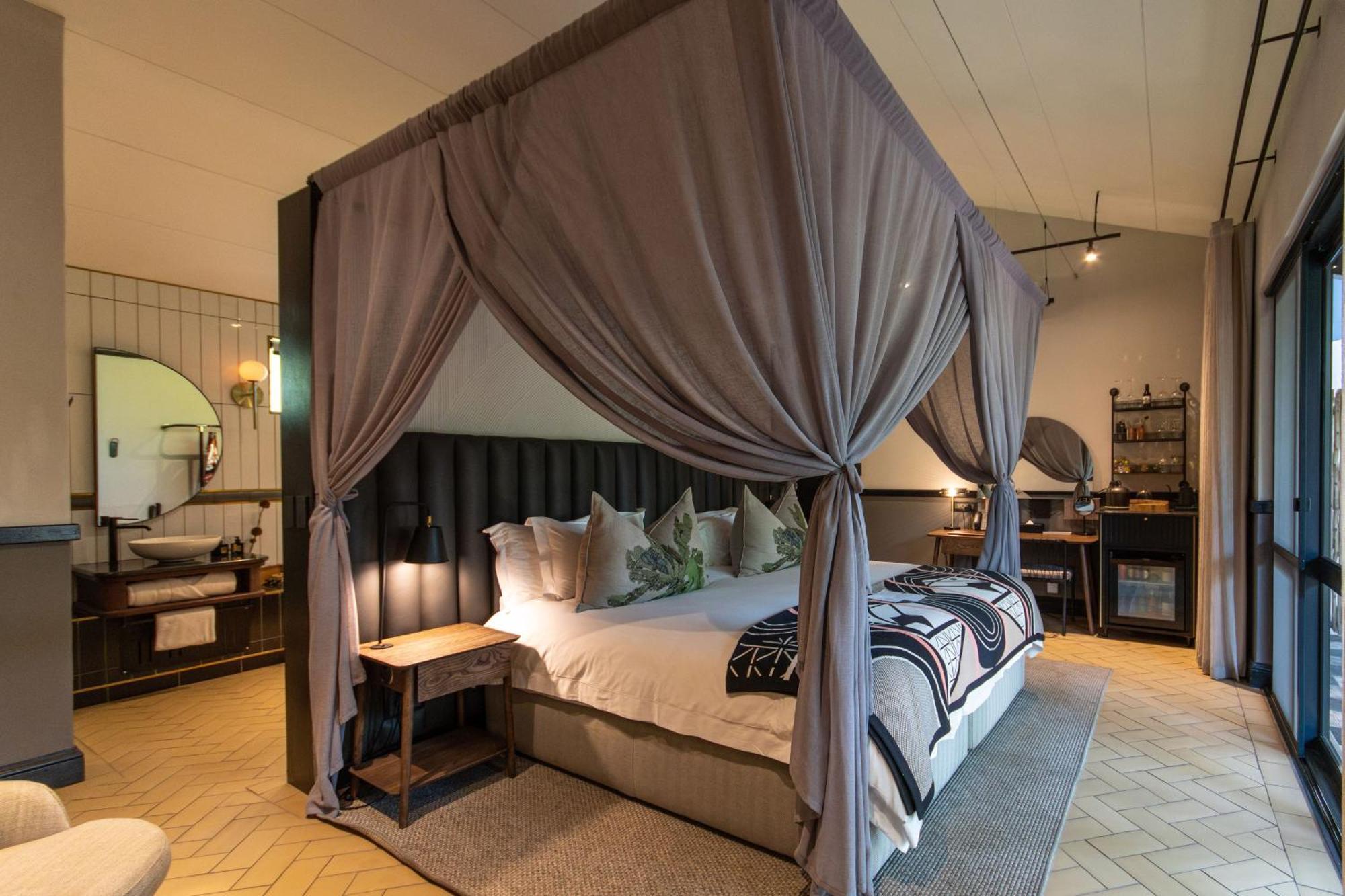 Kruger Shalati - Train On The Bridge & Garden Suites Skukuza Bagian luar foto