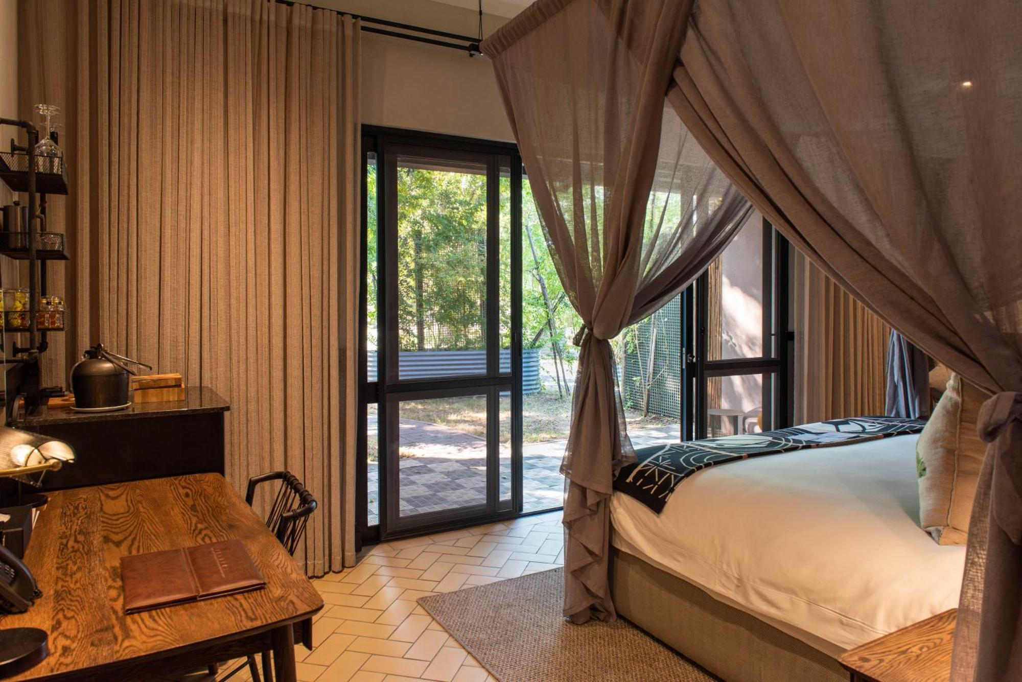Kruger Shalati - Train On The Bridge & Garden Suites Skukuza Bagian luar foto