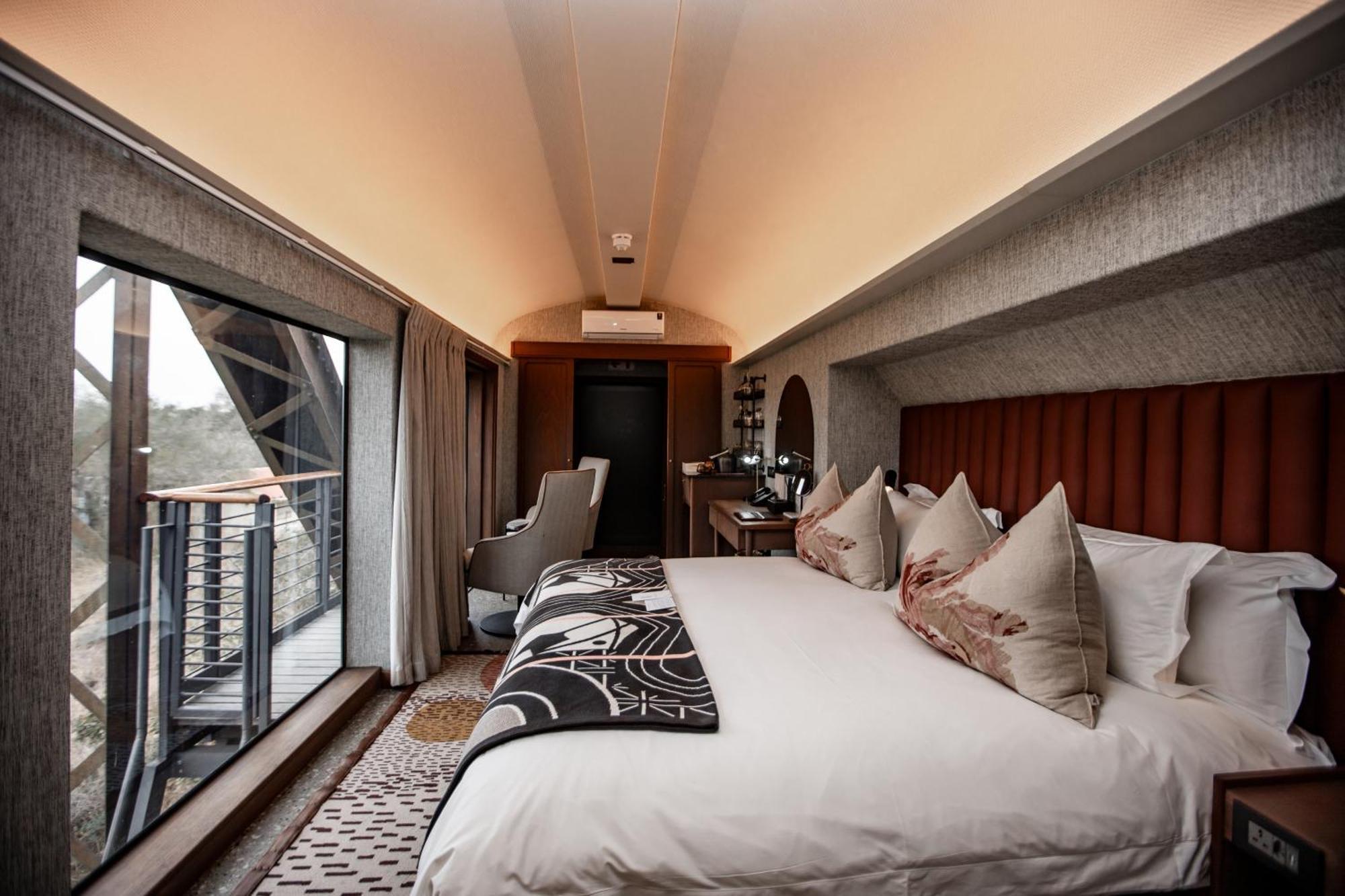 Kruger Shalati - Train On The Bridge & Garden Suites Skukuza Bagian luar foto