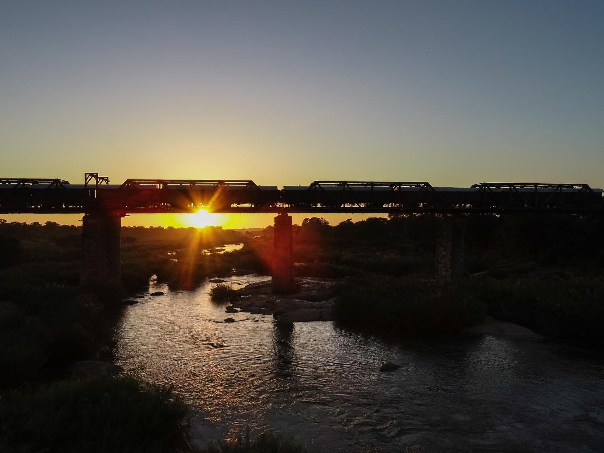 Kruger Shalati - Train On The Bridge & Garden Suites Skukuza Bagian luar foto