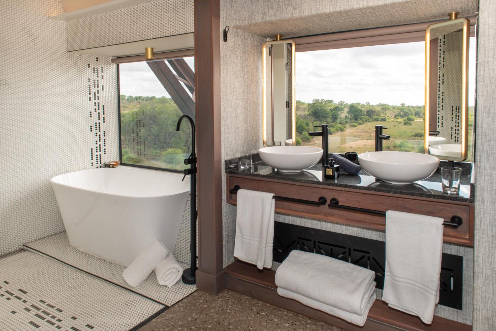 Kruger Shalati - Train On The Bridge & Garden Suites Skukuza Bagian luar foto